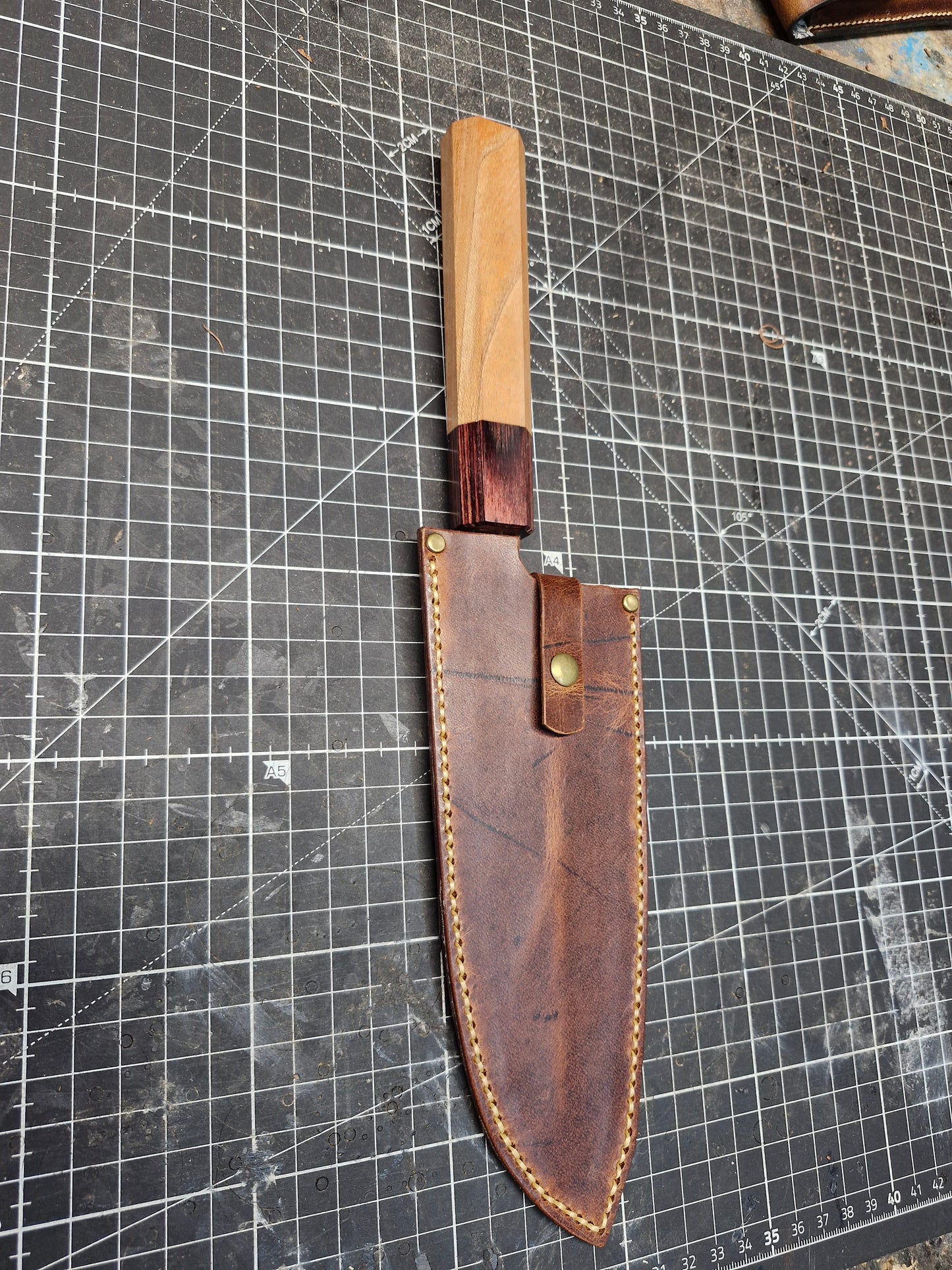 Hoes voor Japans keukenmes (prijs in overleg)