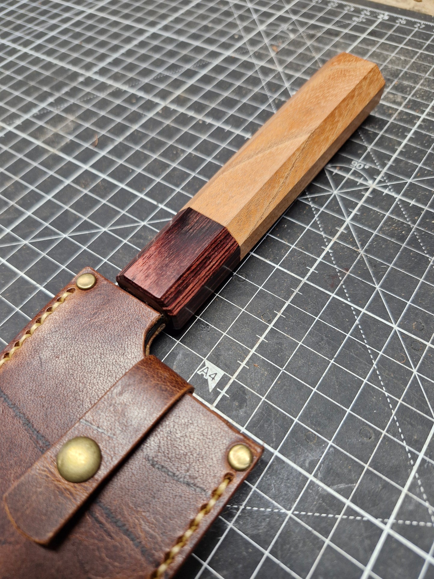 Hoes voor Japans keukenmes (prijs in overleg)